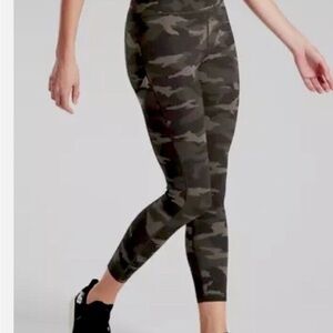 Athleta Ultimate Camo Leggings - Black and Gray